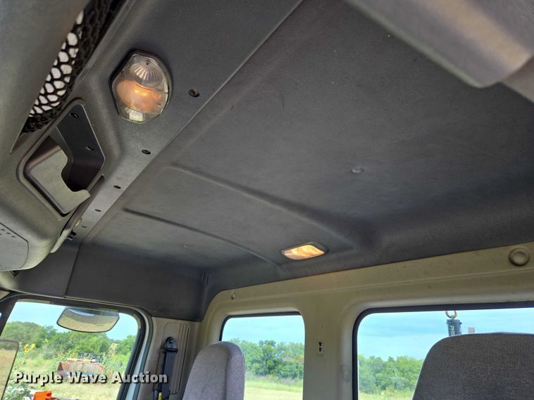 image for item EU3562 2015 Freightliner Cascadia semi truck