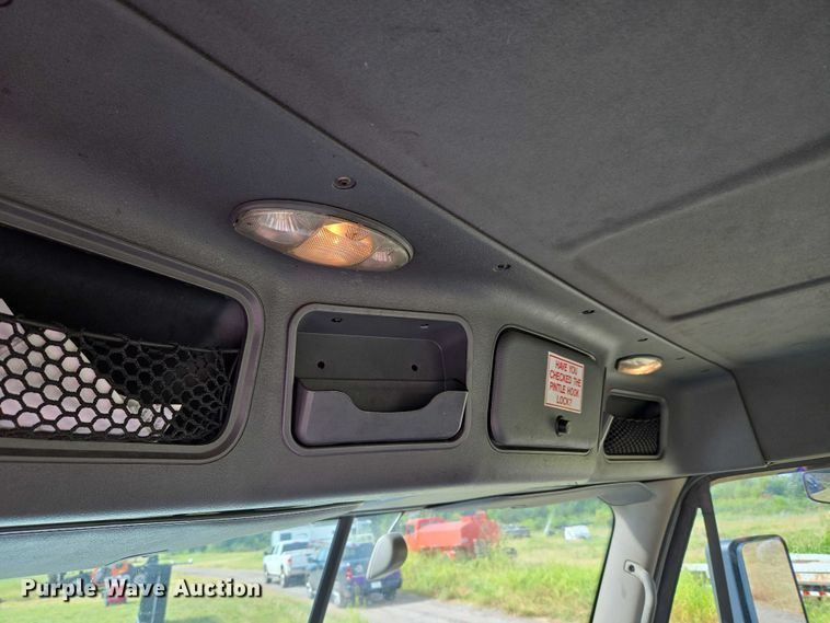 image for item EU3562 2015 Freightliner Cascadia semi truck