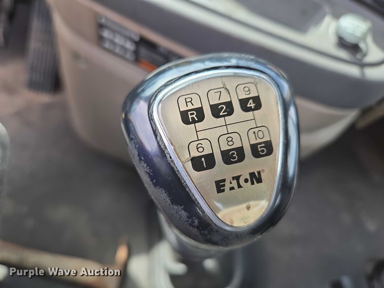 image for item EU3562 2015 Freightliner Cascadia semi truck