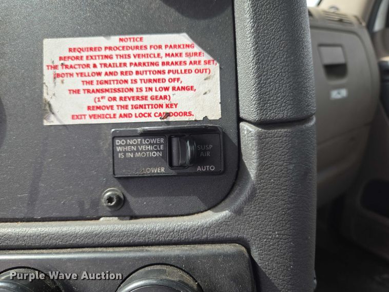 image for item EU3562 2015 Freightliner Cascadia semi truck