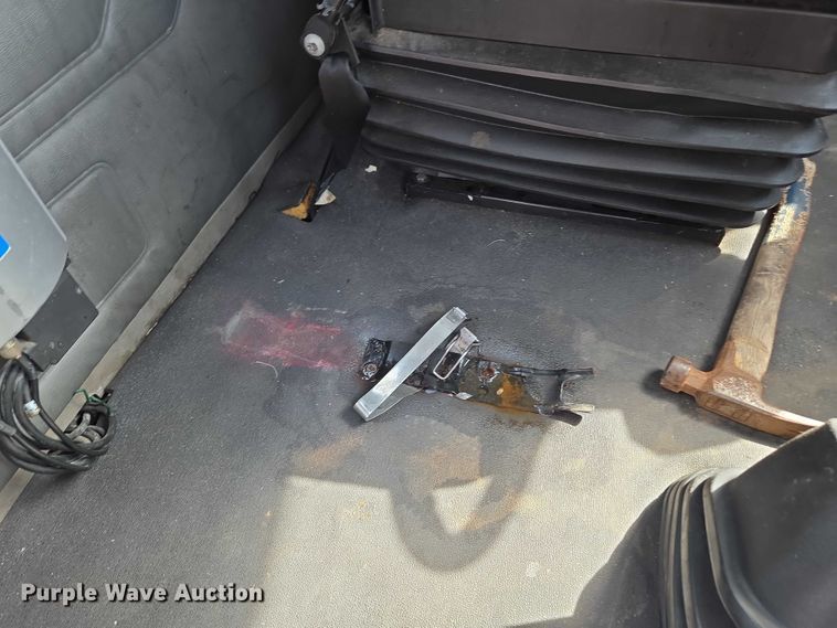 image for item EU3562 2015 Freightliner Cascadia semi truck