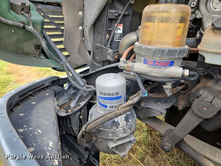 image for item EU3562 2015 Freightliner Cascadia semi truck