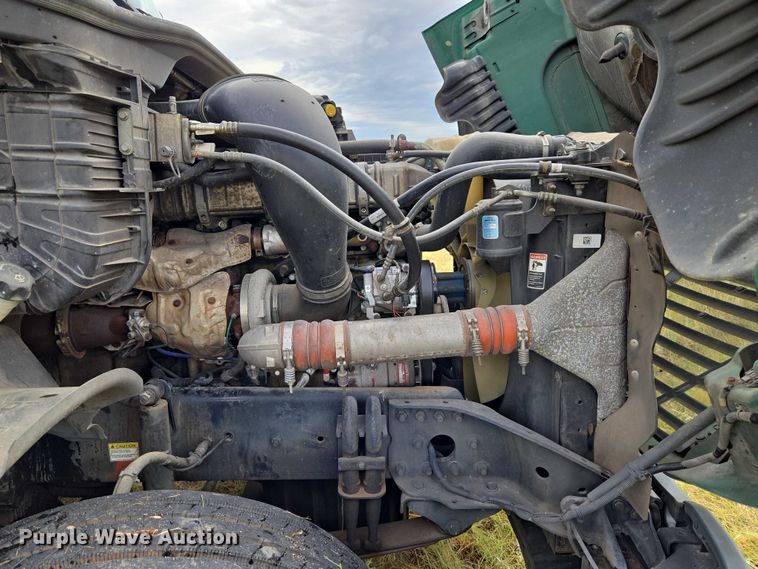 image for item EU3562 2015 Freightliner Cascadia semi truck