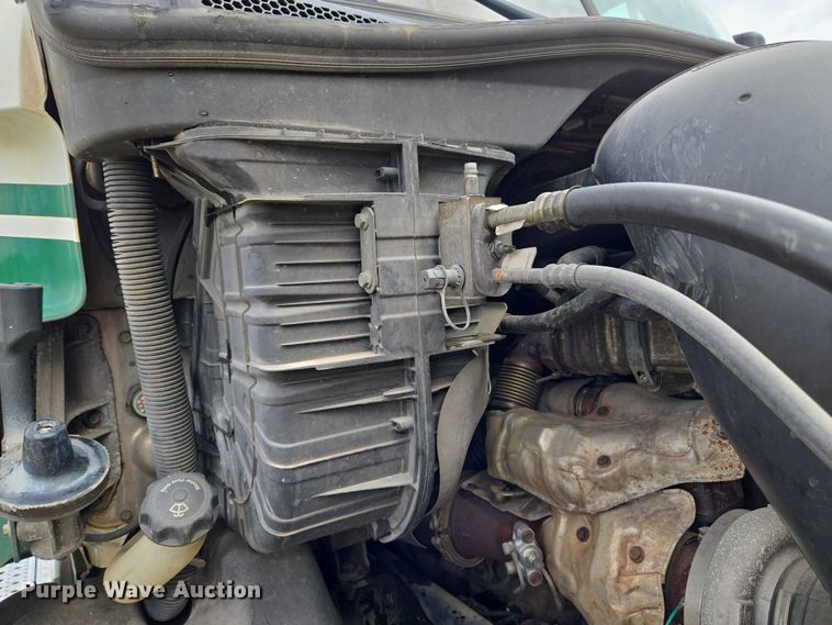 image for item EU3562 2015 Freightliner Cascadia semi truck