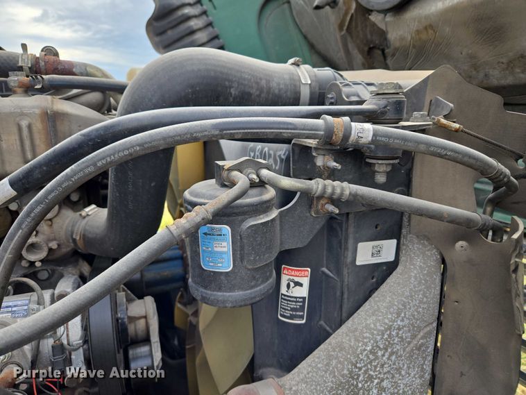 image for item EU3562 2015 Freightliner Cascadia semi truck