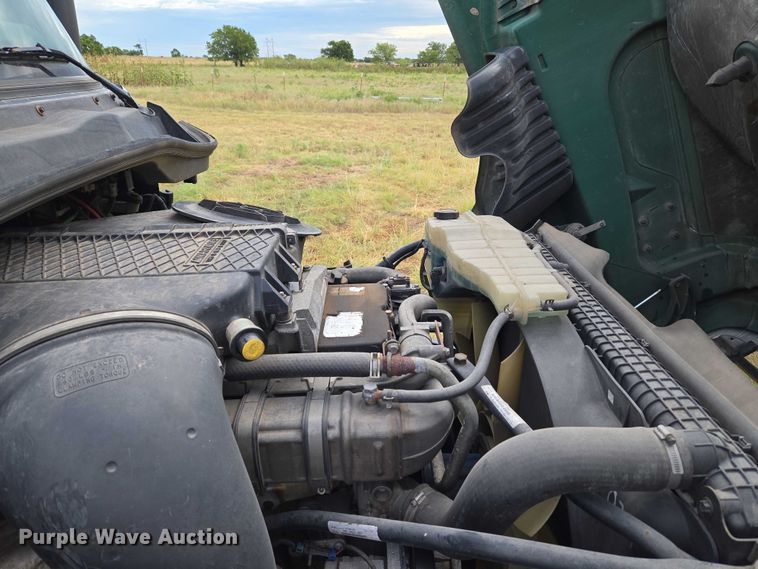 image for item EU3562 2015 Freightliner Cascadia semi truck