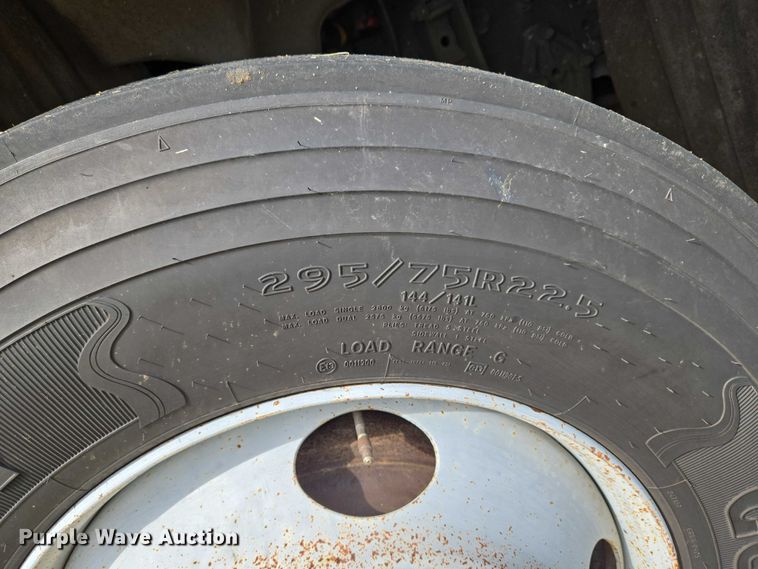 image for item EU3562 2015 Freightliner Cascadia semi truck