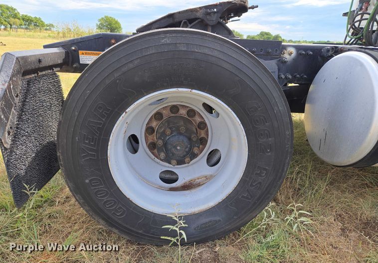 image for item EU3562 2015 Freightliner Cascadia semi truck