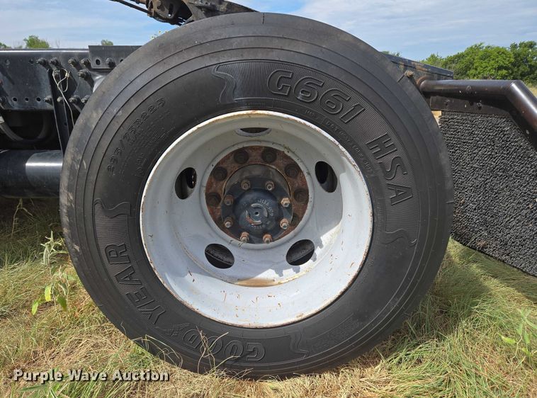 image for item EU3562 2015 Freightliner Cascadia semi truck