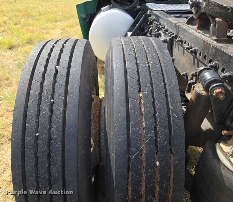 image for item EU3562 2015 Freightliner Cascadia semi truck