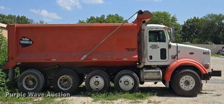 image for item EV1576 2006 Peterbilt 357 dump truck