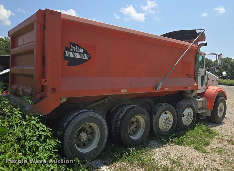 image for item EV1576 2006 Peterbilt 357 dump truck