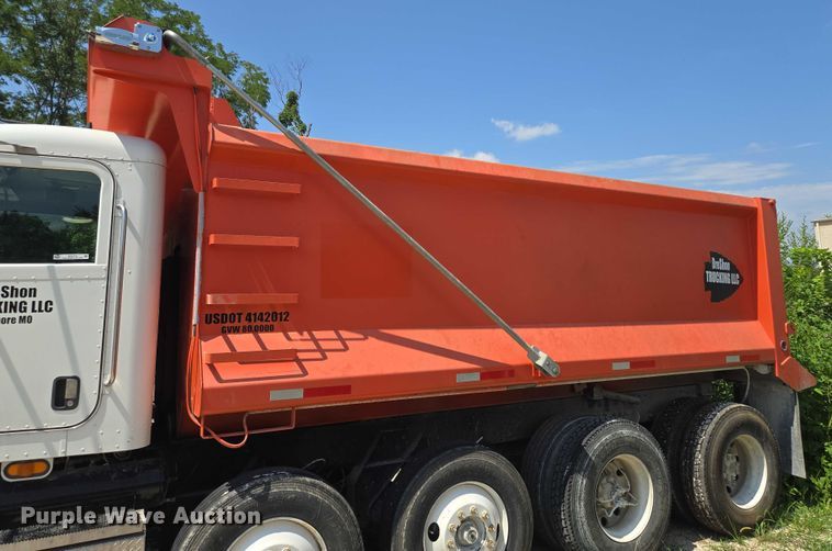 image for item EV1576 2006 Peterbilt 357 dump truck