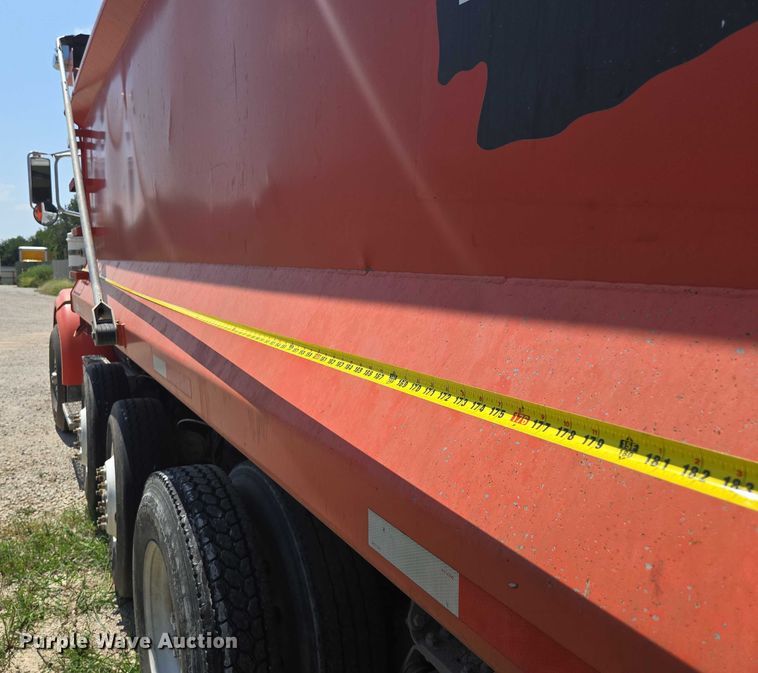 image for item EV1576 2006 Peterbilt 357 dump truck