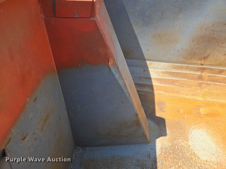 image for item EV1576 2006 Peterbilt 357 dump truck