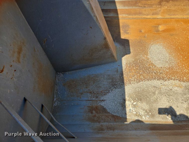 image for item EV1576 2006 Peterbilt 357 dump truck