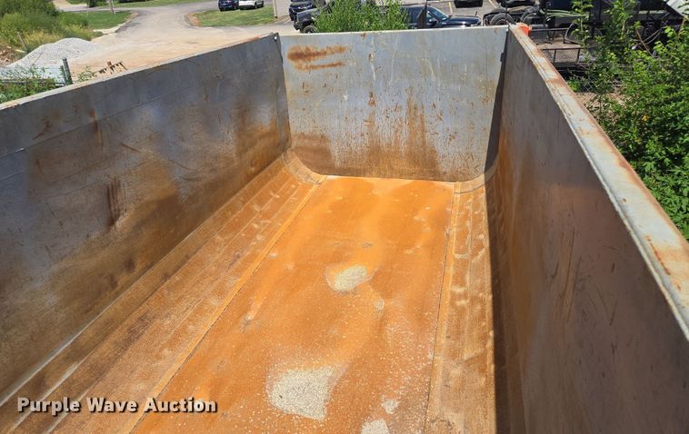 image for item EV1576 2006 Peterbilt 357 dump truck