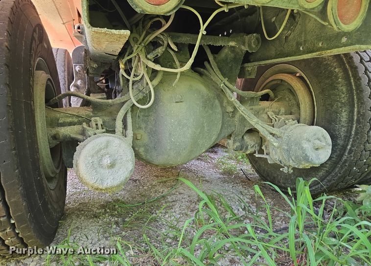 image for item EV1576 2006 Peterbilt 357 dump truck