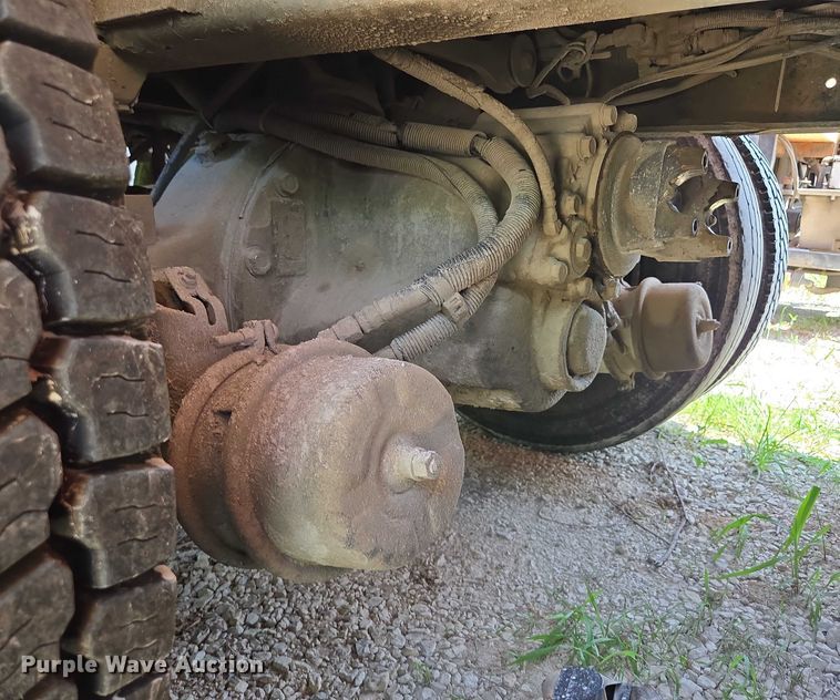 image for item EV1576 2006 Peterbilt 357 dump truck