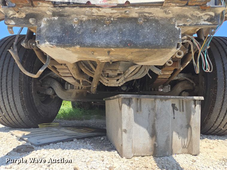 image for item EV1576 2006 Peterbilt 357 dump truck