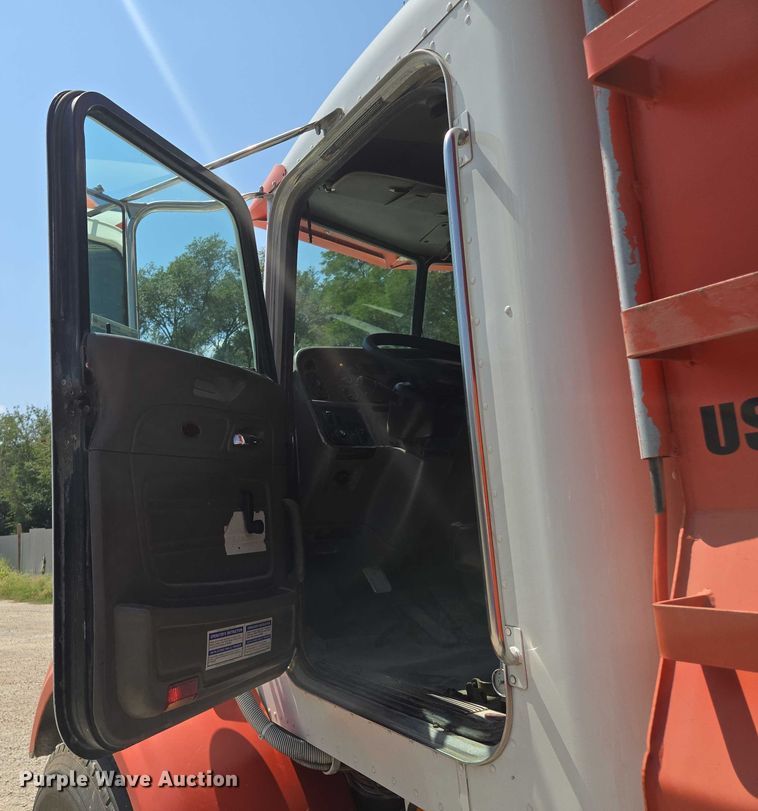 image for item EV1576 2006 Peterbilt 357 dump truck