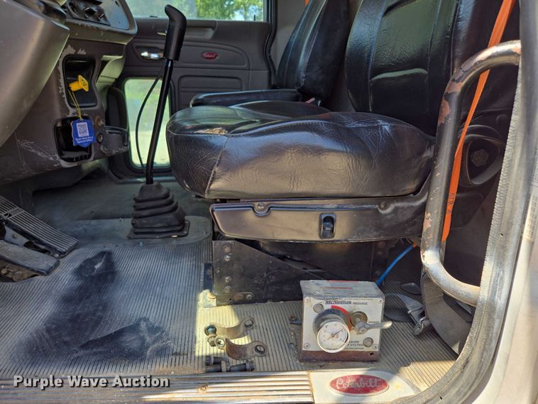 image for item EV1576 2006 Peterbilt 357 dump truck