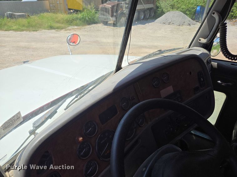 image for item EV1576 2006 Peterbilt 357 dump truck