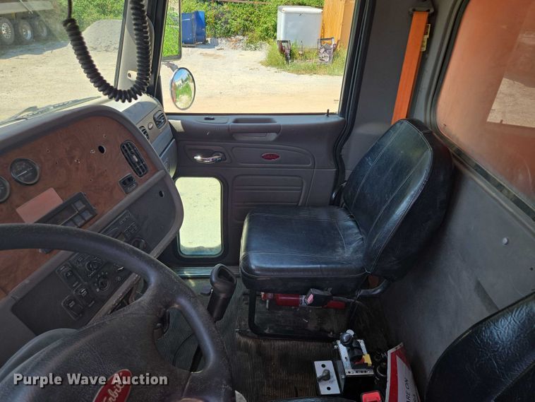 image for item EV1576 2006 Peterbilt 357 dump truck