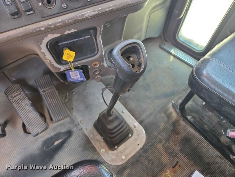 image for item EV1576 2006 Peterbilt 357 dump truck