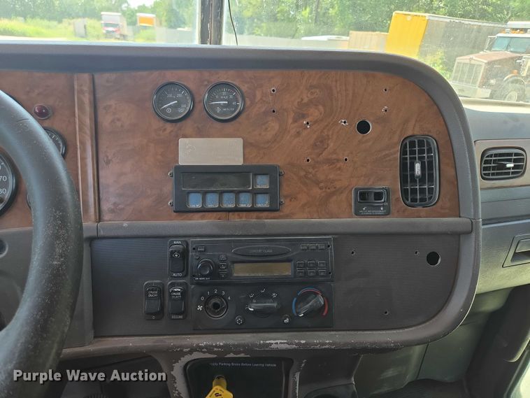 image for item EV1576 2006 Peterbilt 357 dump truck