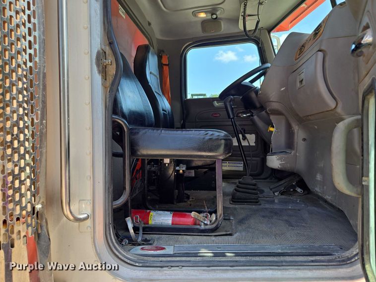 image for item EV1576 2006 Peterbilt 357 dump truck