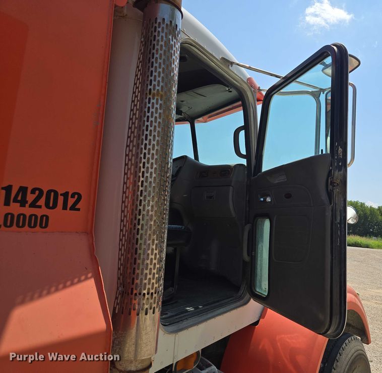 image for item EV1576 2006 Peterbilt 357 dump truck