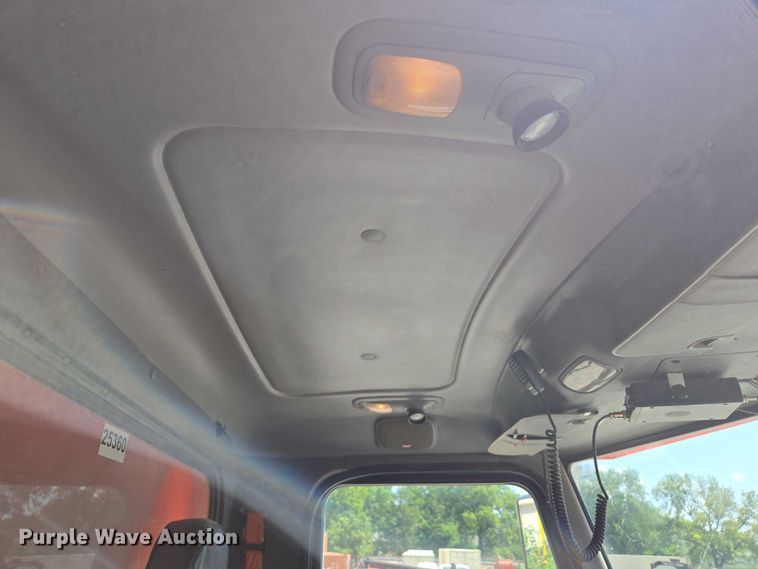 image for item EV1576 2006 Peterbilt 357 dump truck