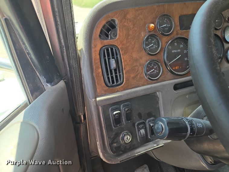 image for item EV1576 2006 Peterbilt 357 dump truck