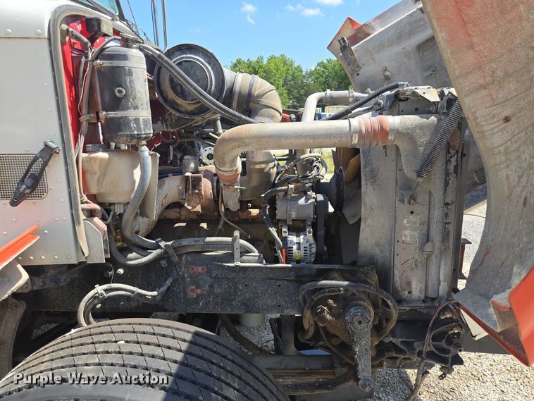 image for item EV1576 2006 Peterbilt 357 dump truck