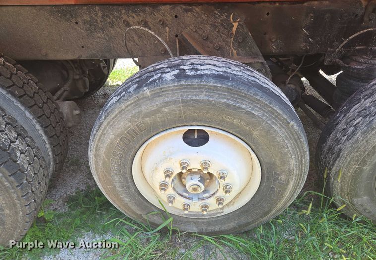 image for item EV1576 2006 Peterbilt 357 dump truck