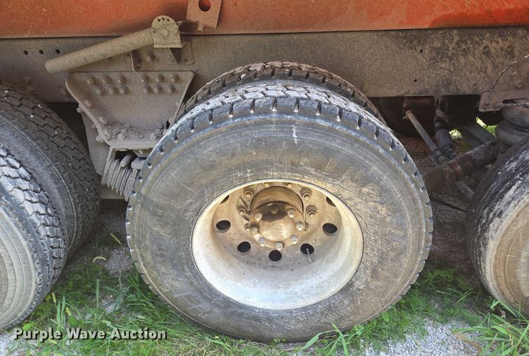 image for item EV1576 2006 Peterbilt 357 dump truck