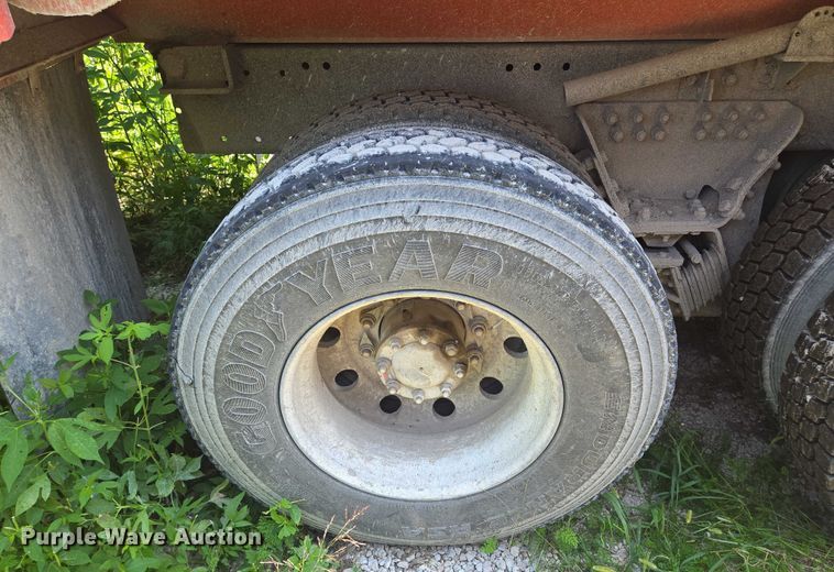 image for item EV1576 2006 Peterbilt 357 dump truck