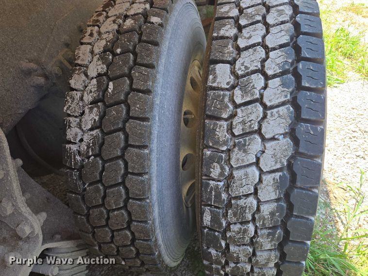 image for item EV1576 2006 Peterbilt 357 dump truck