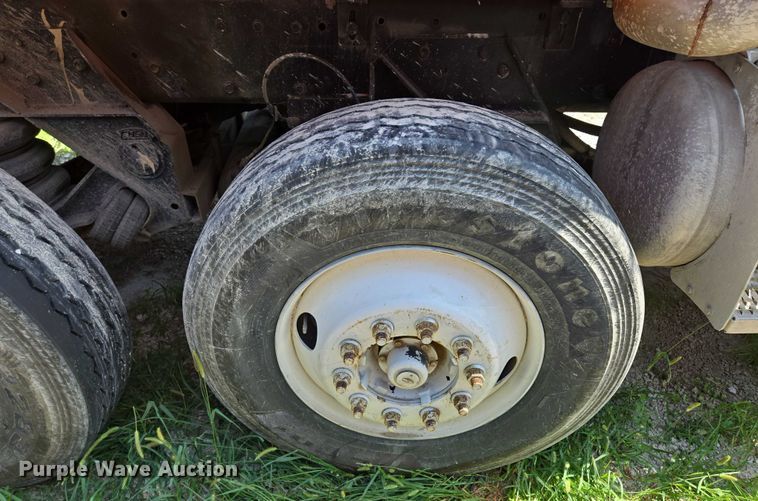 image for item EV1576 2006 Peterbilt 357 dump truck