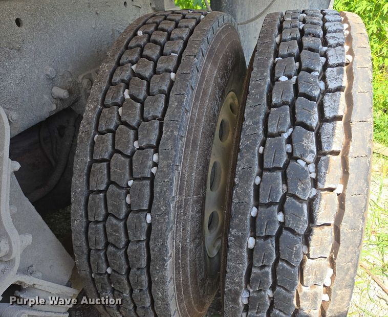 image for item EV1576 2006 Peterbilt 357 dump truck