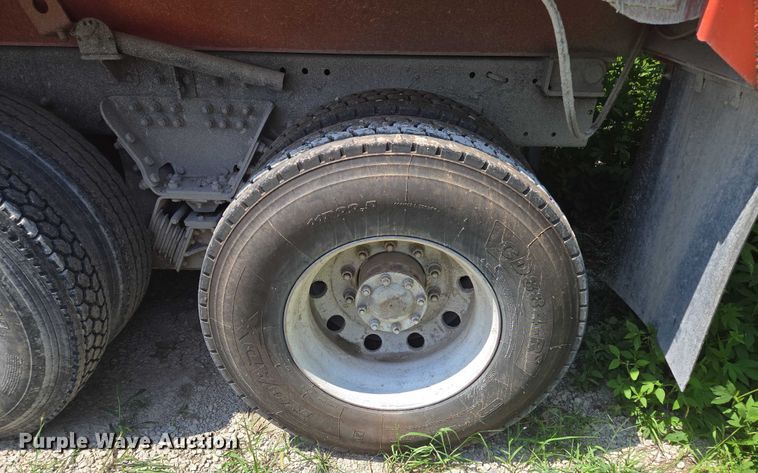 image for item EV1576 2006 Peterbilt 357 dump truck