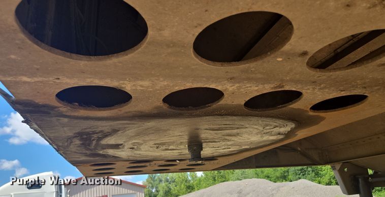 image for item EV1618 2006 Cornhusker grain trailer