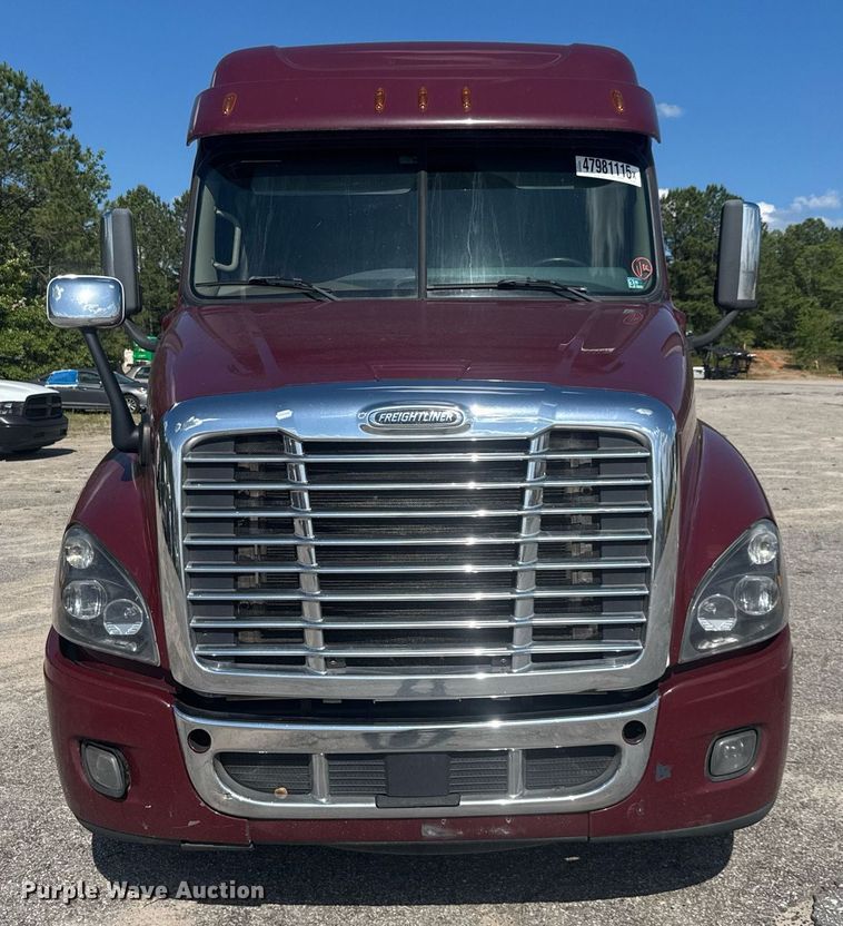 image for item YA0356 2018 Freightliner Cascadia 125 semi truck