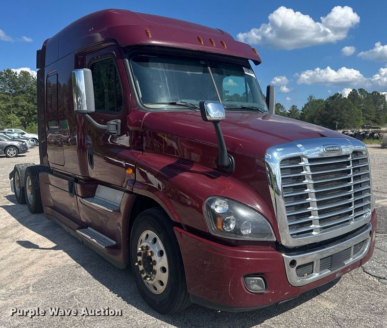 image for item YA0356 2018 Freightliner Cascadia 125 semi truck