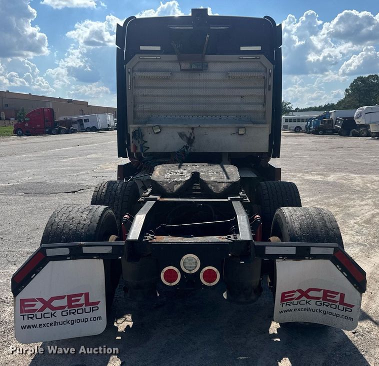 image for item YA0356 2018 Freightliner Cascadia 125 semi truck