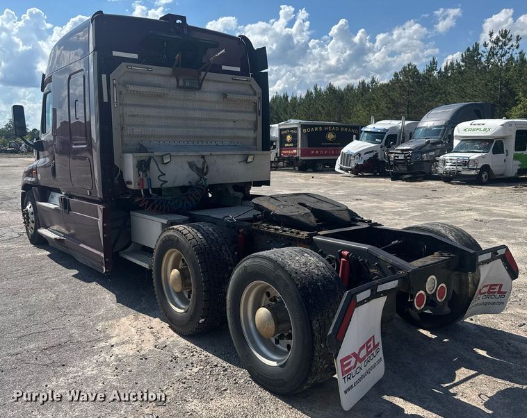 image for item YA0356 2018 Freightliner Cascadia 125 semi truck