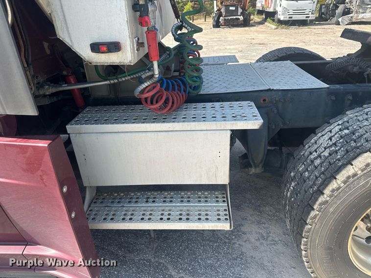 image for item YA0356 2018 Freightliner Cascadia 125 semi truck