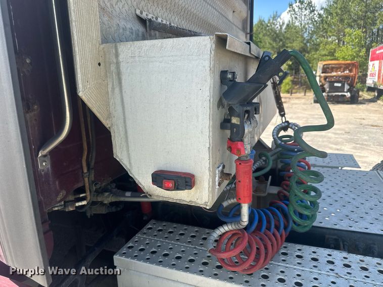 image for item YA0356 2018 Freightliner Cascadia 125 semi truck