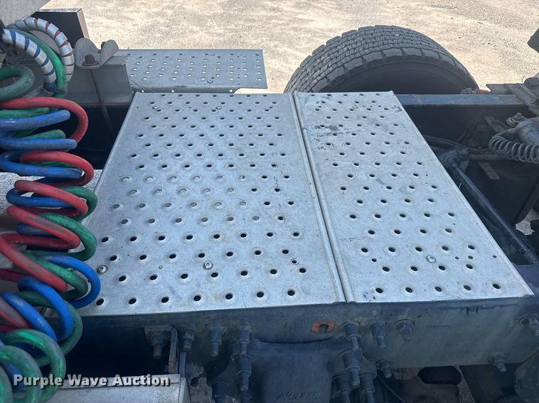 image for item YA0356 2018 Freightliner Cascadia 125 semi truck